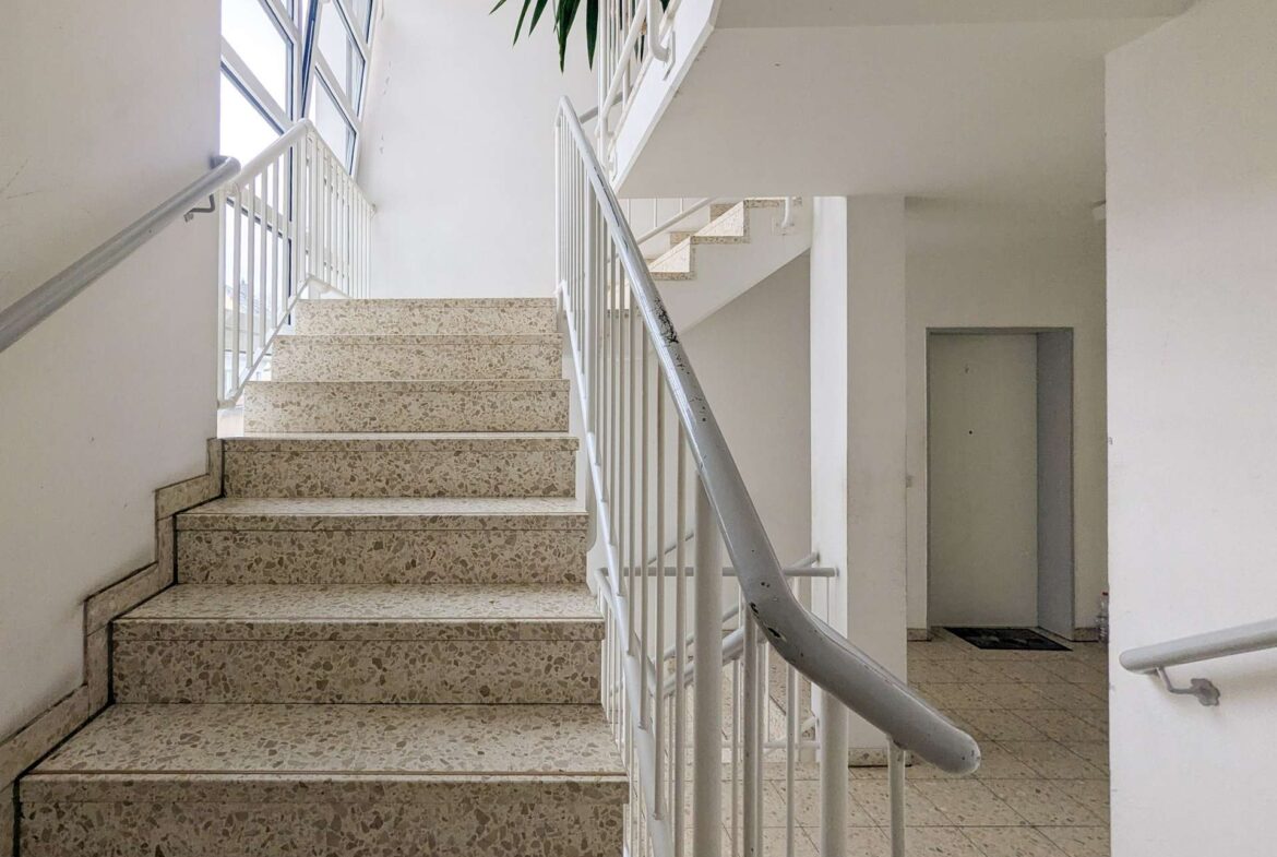 Haus4_Treppen nach oben