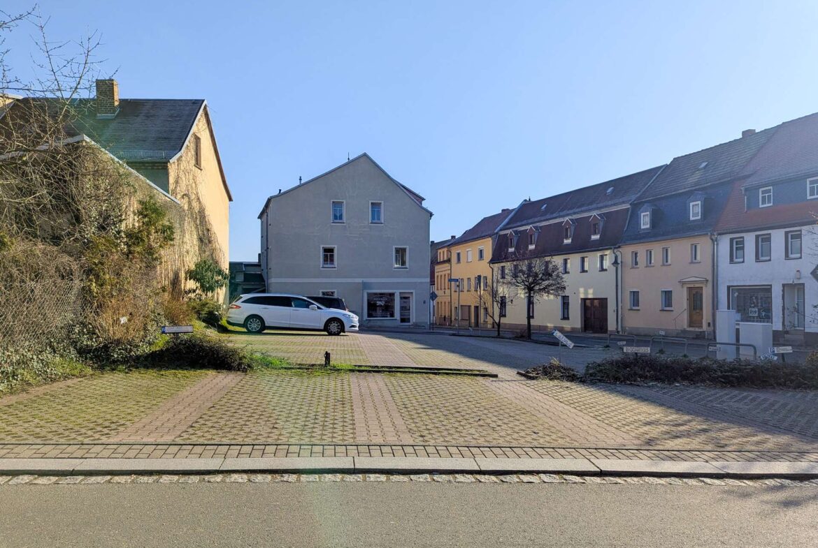 Haus33_zahlreiche Parkplätze