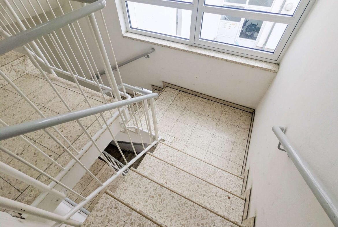 Haus4_Treppen nach unten