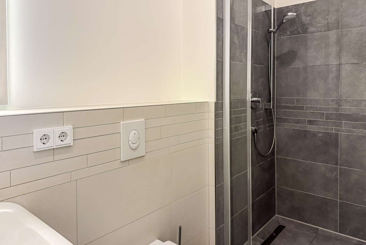 Gäste-WC mit Dusche