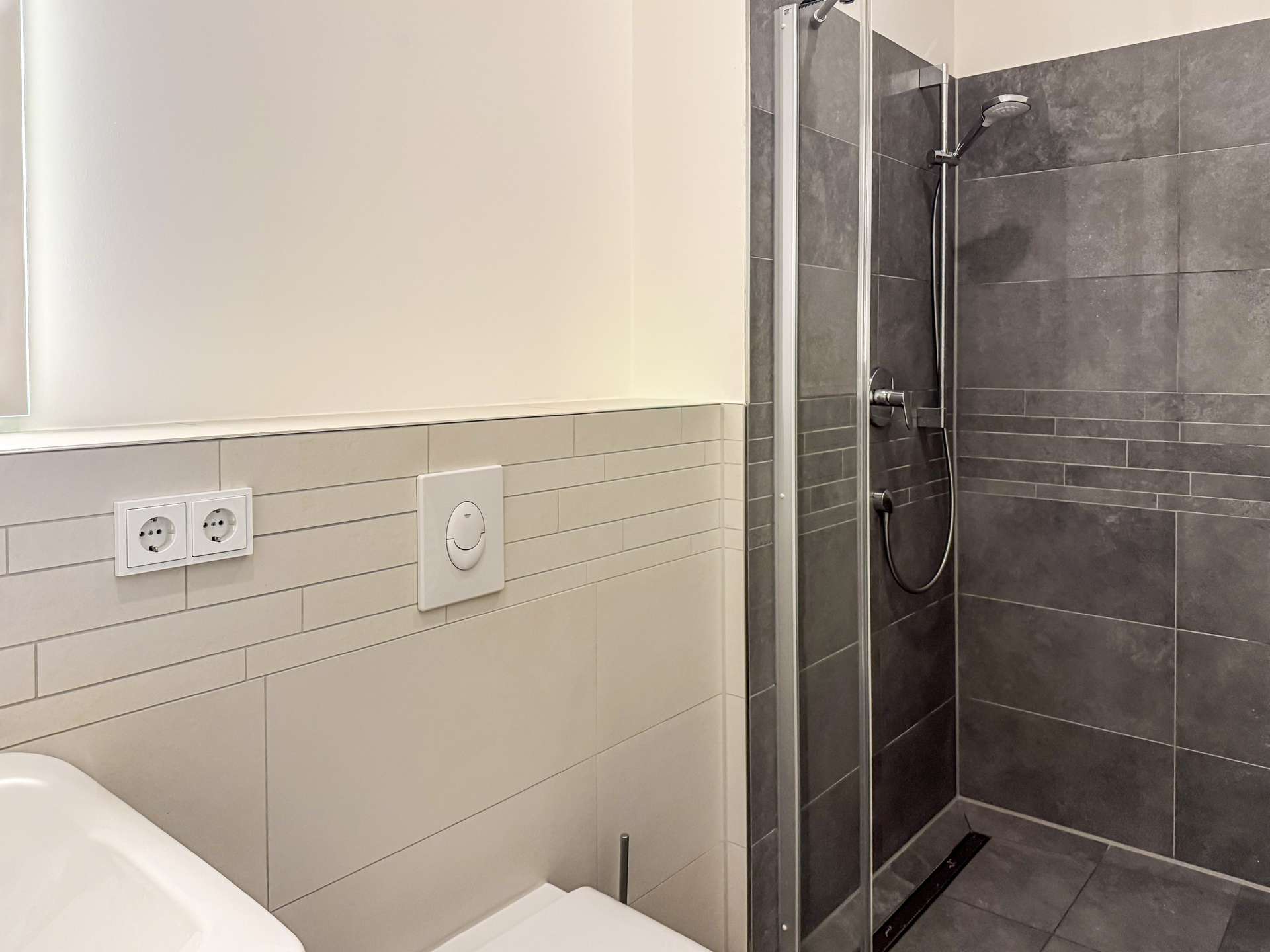 Gäste-WC mit Dusche