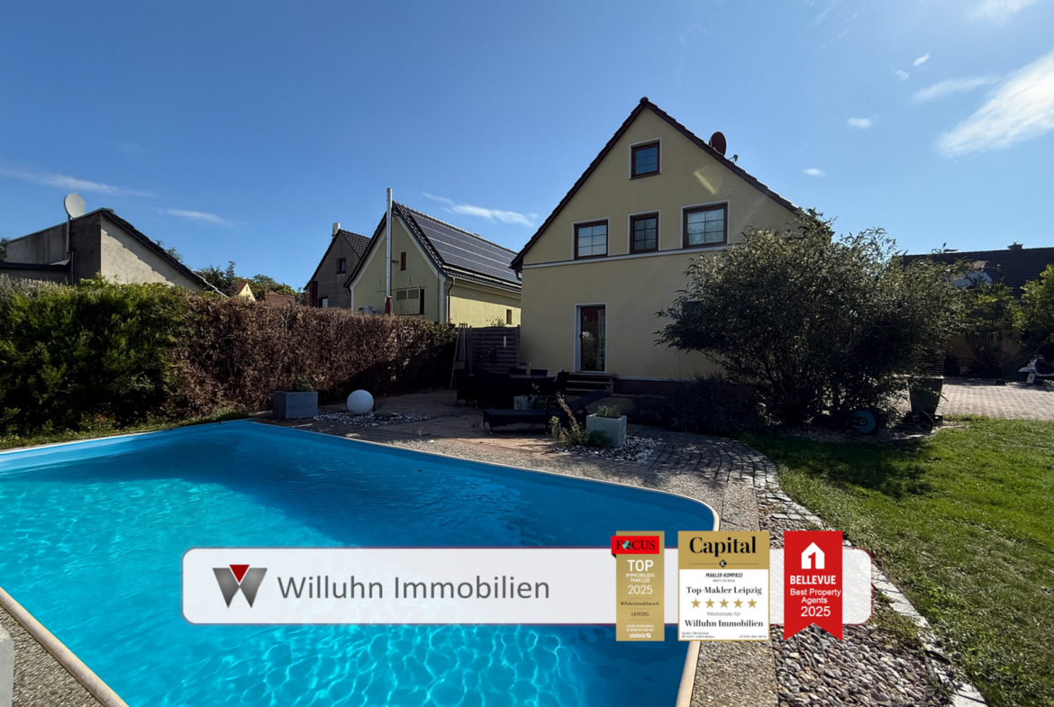 Außenansicht mit Pool 