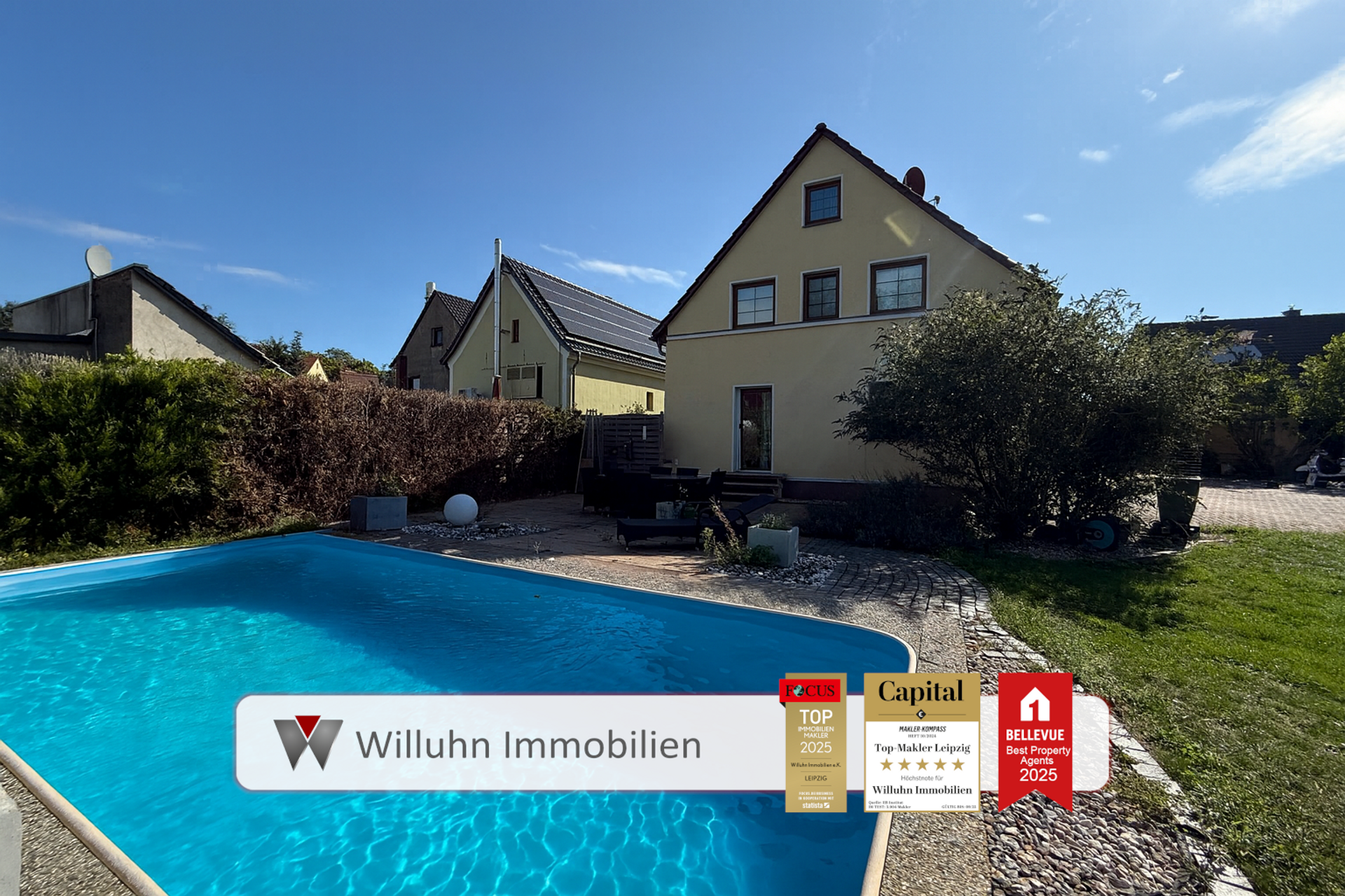 Außenansicht mit Pool 