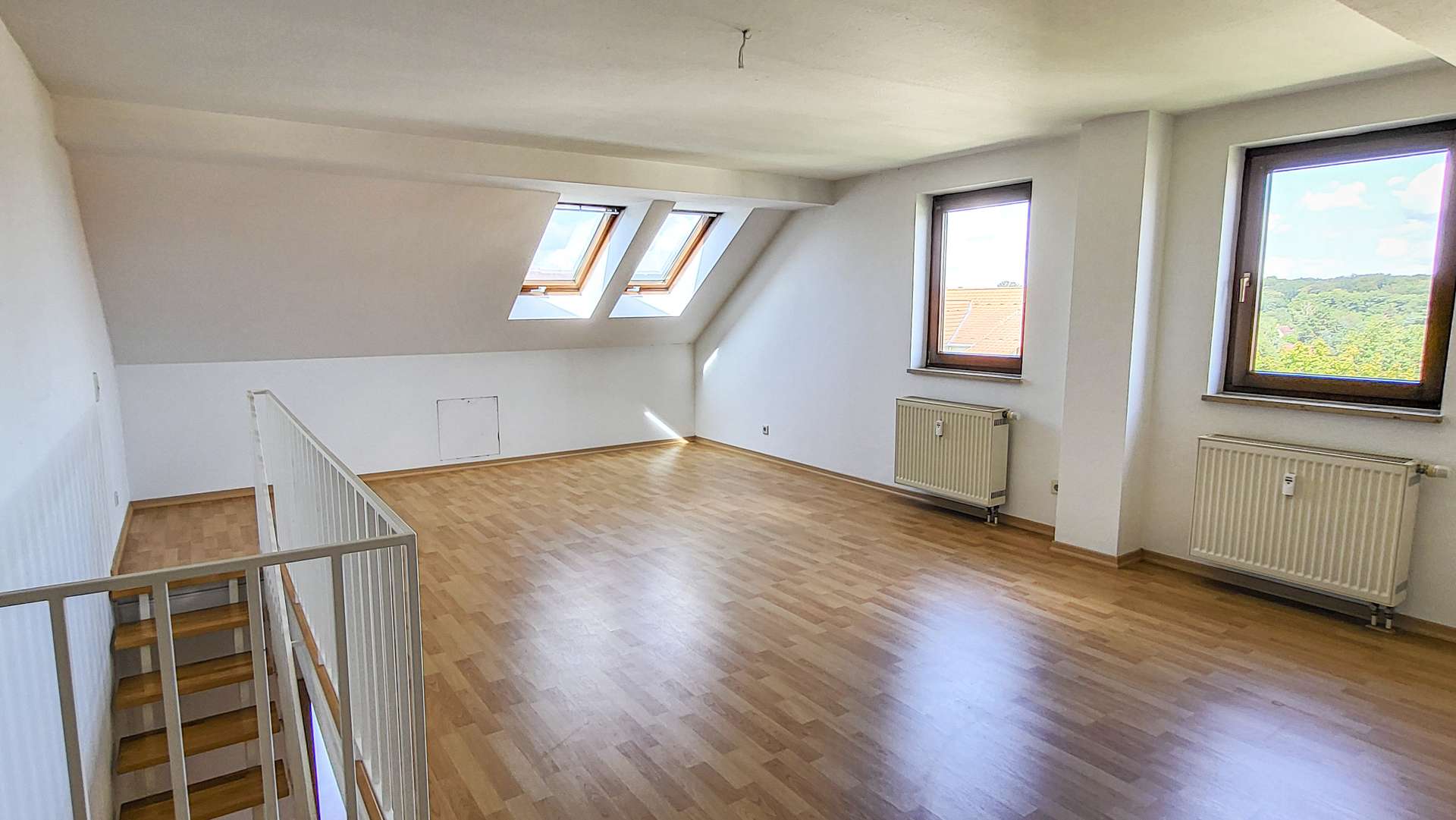 Obergeschoss mit vielen Fenstern