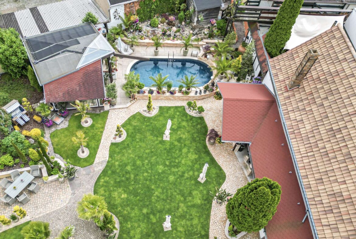 Business-Garten mit Pool