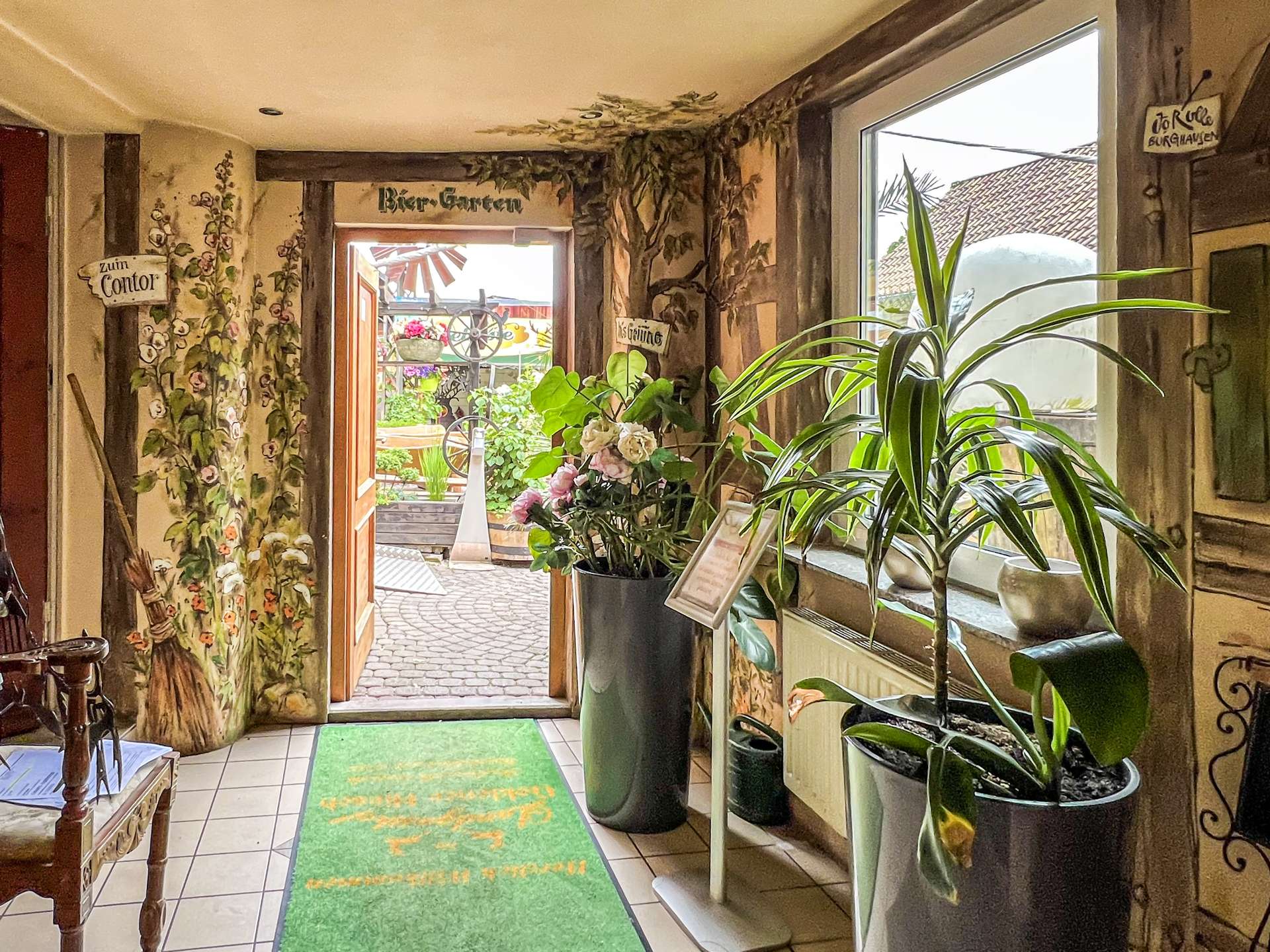 Durchgang zum Sommergarten