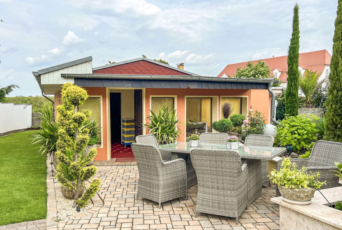 Bungalow am Business-Garten