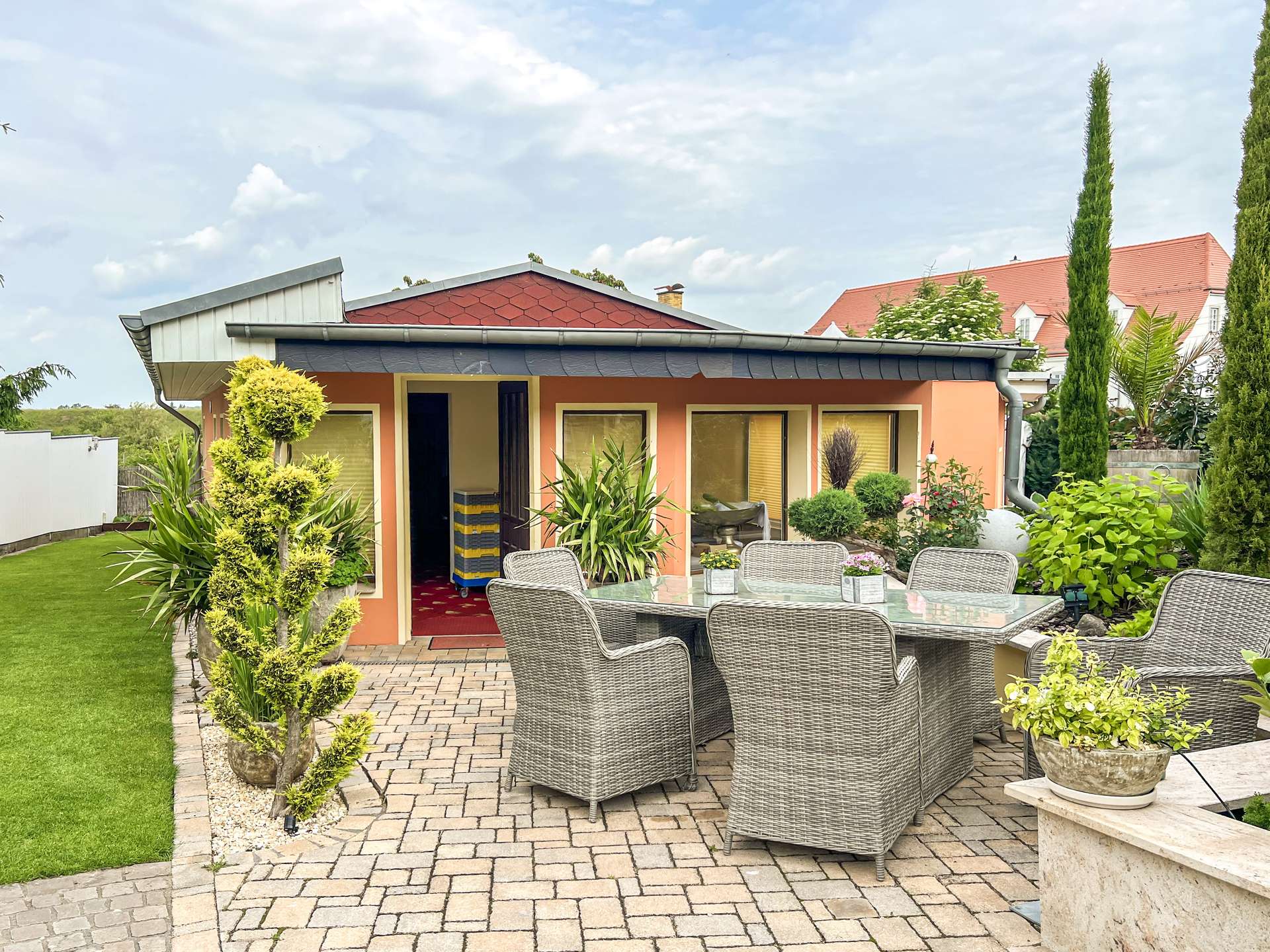 Bungalow am Business-Garten