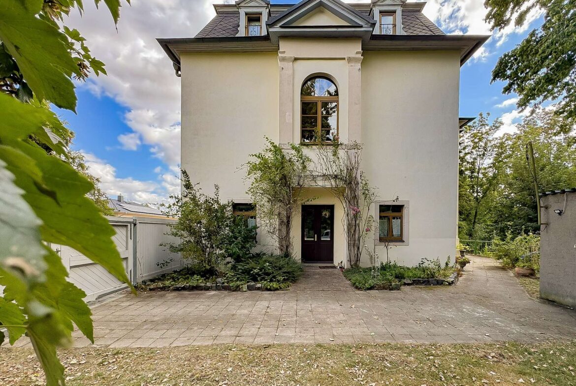 Eingangsbereich mit Gartenansicht