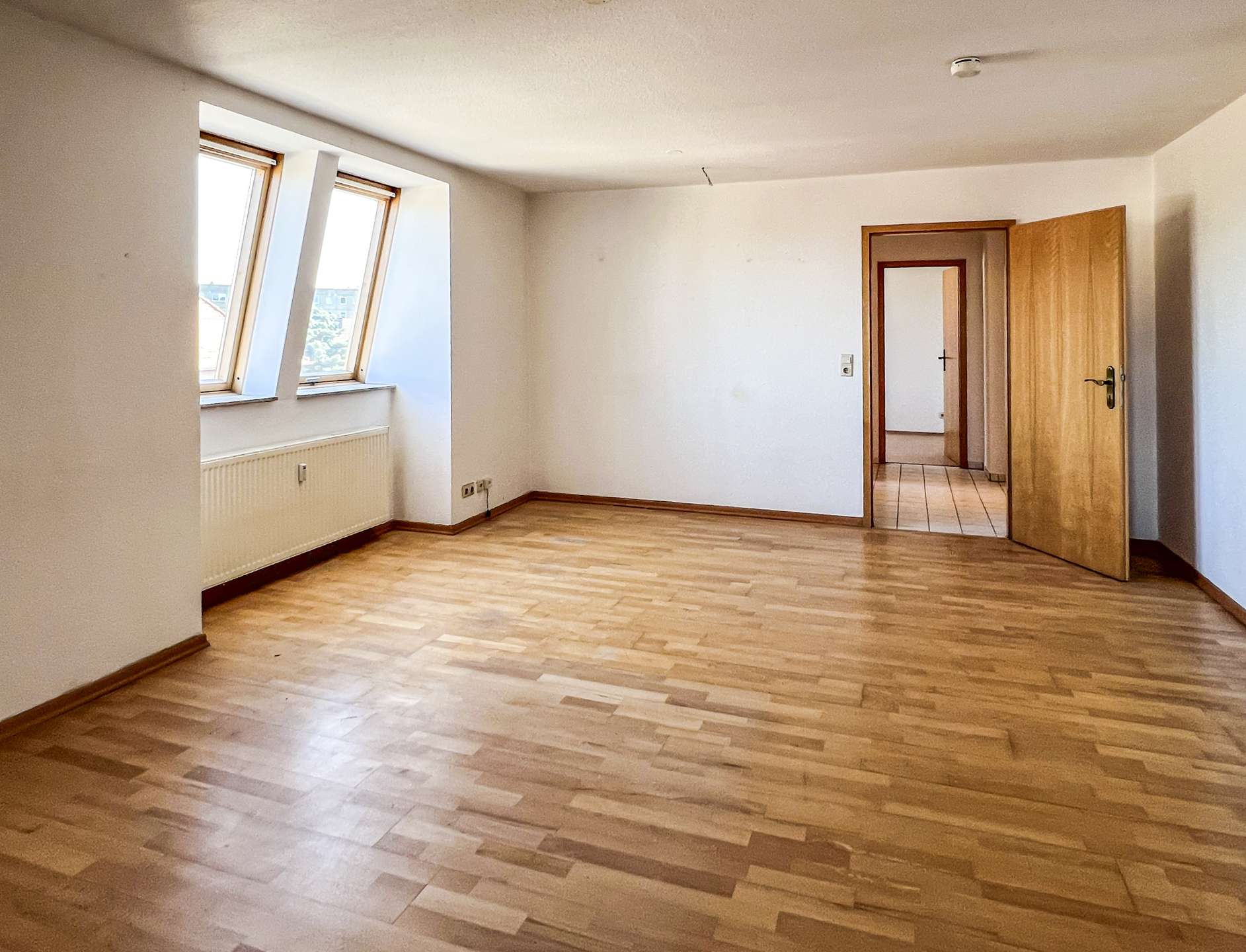 Geräumiges Wohnzimmer