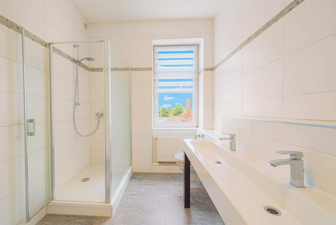 Modernes Tageslichtbad