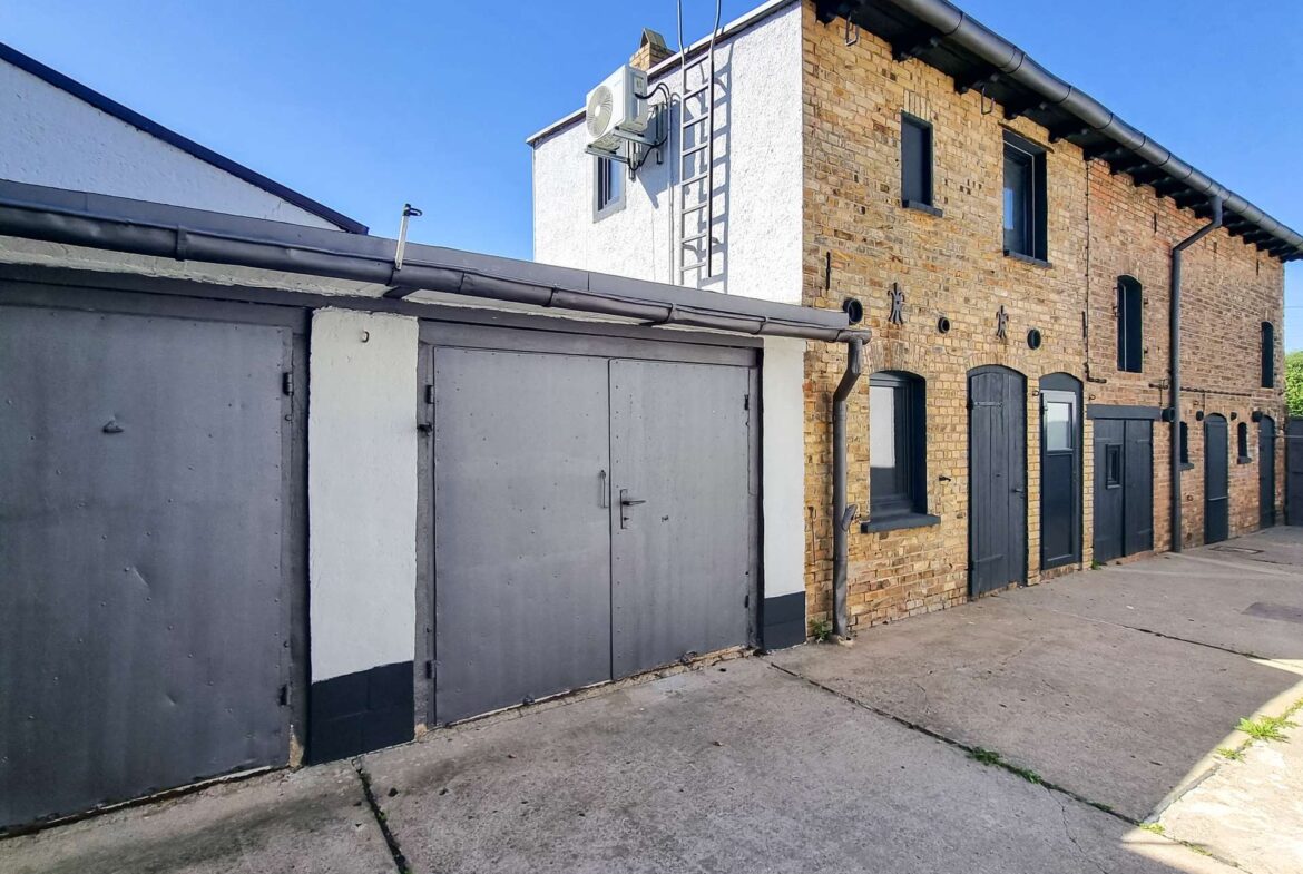 Garagen I Nebengebäude