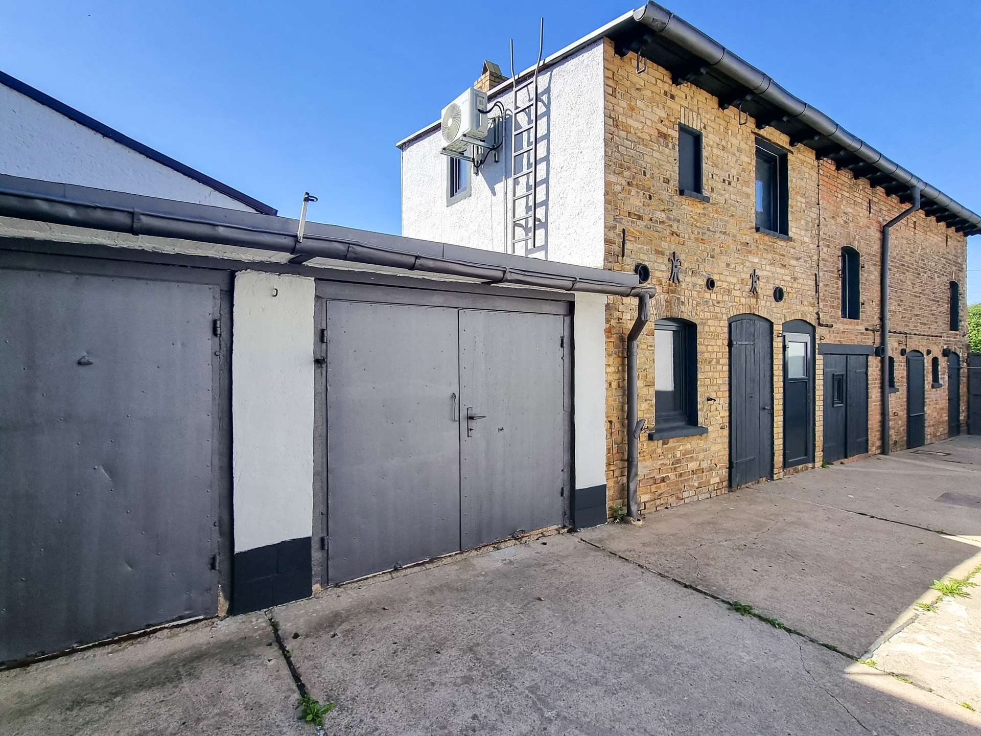 Garagen I Nebengebäude