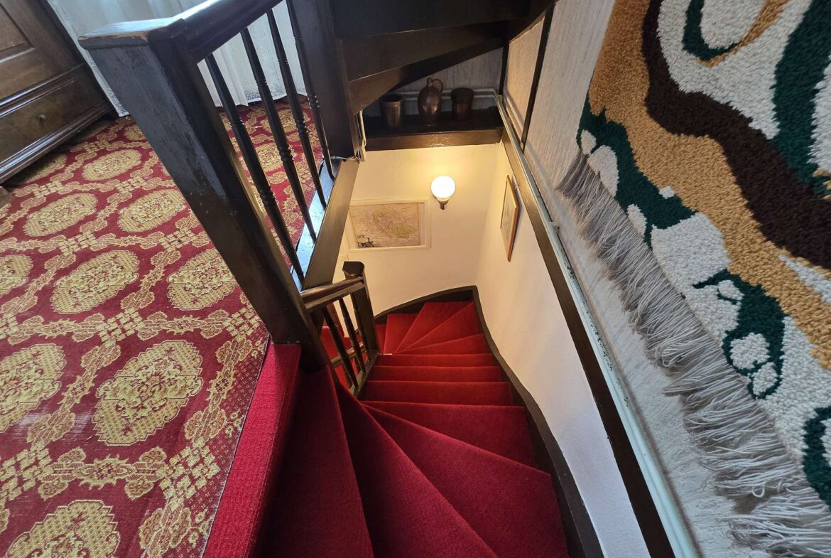 wunderschöne Holztreppe