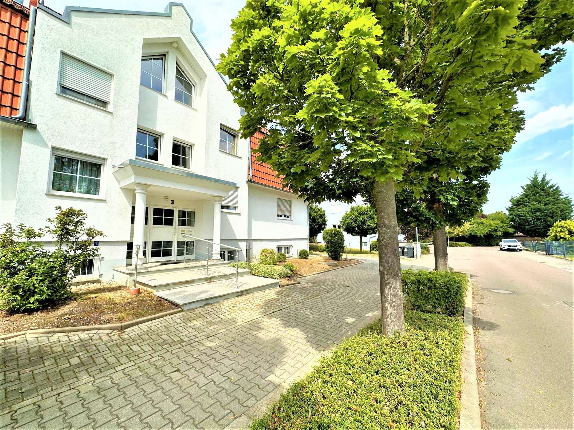 Weg vor dem Haus