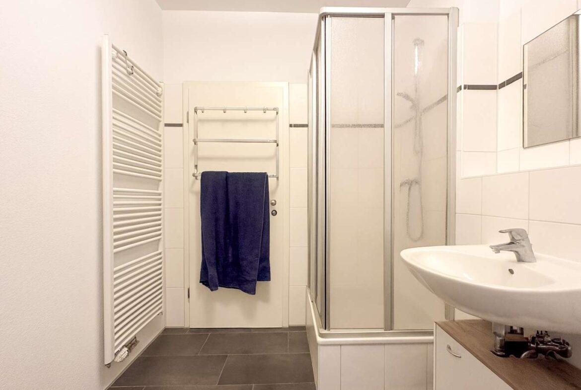 Badezimmer mit Dusche