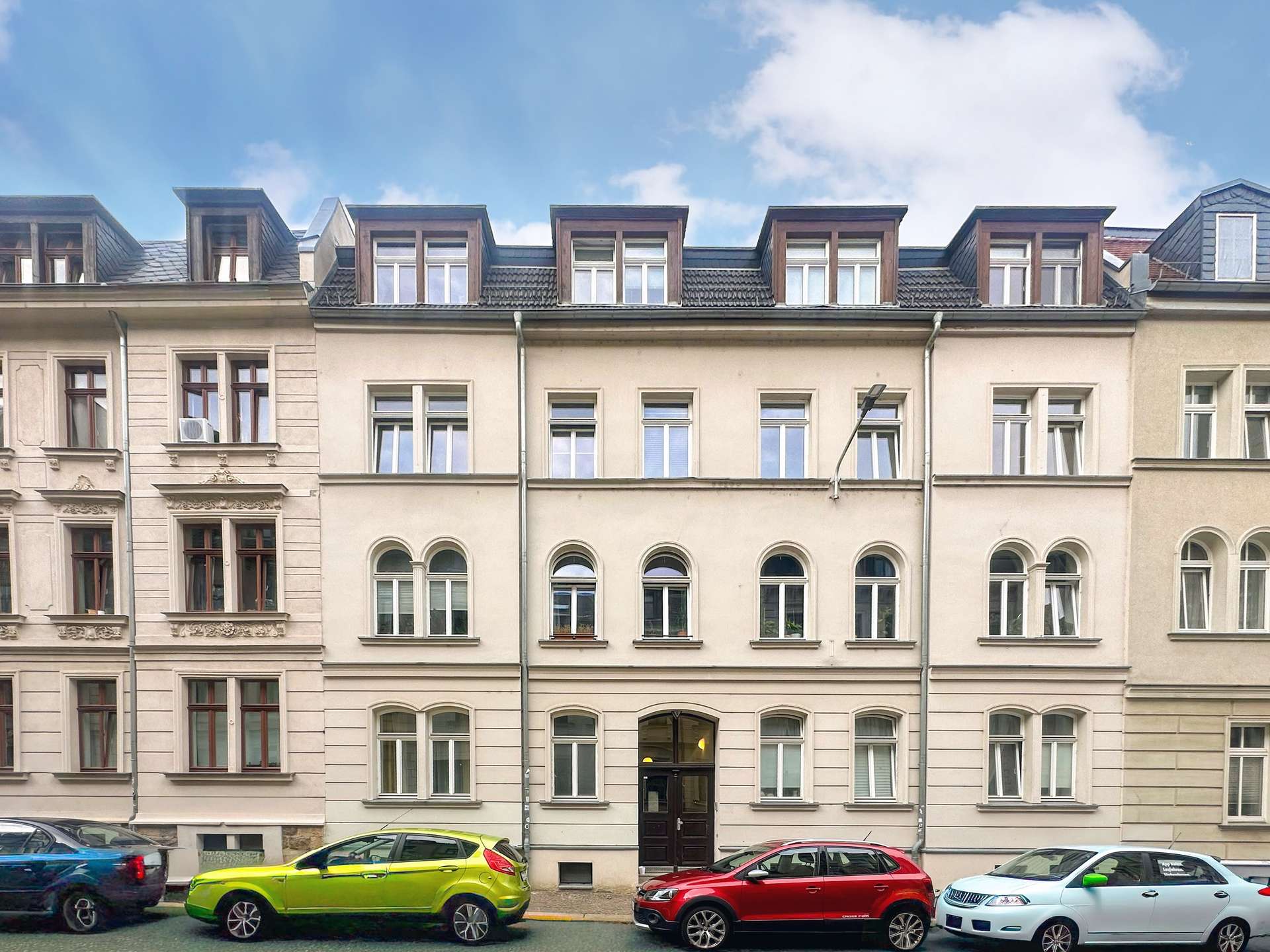 Schönes Mehrfamilienhaus