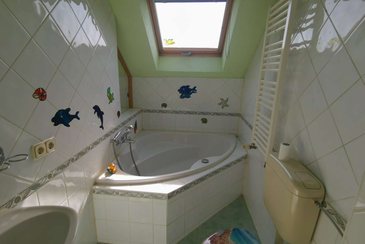 Tageslichtbad mit Wanne+Dusche