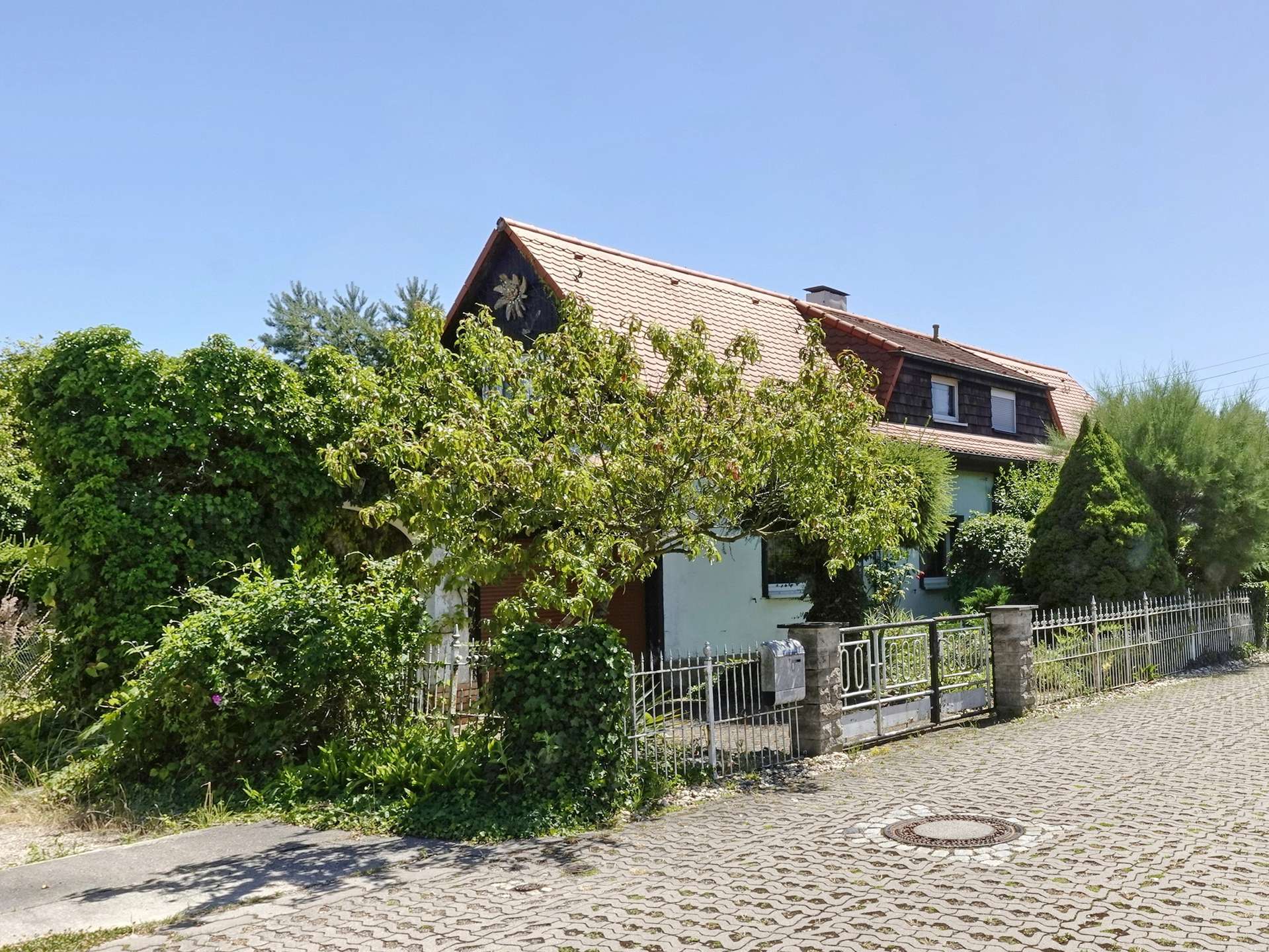 in Siedlungslage