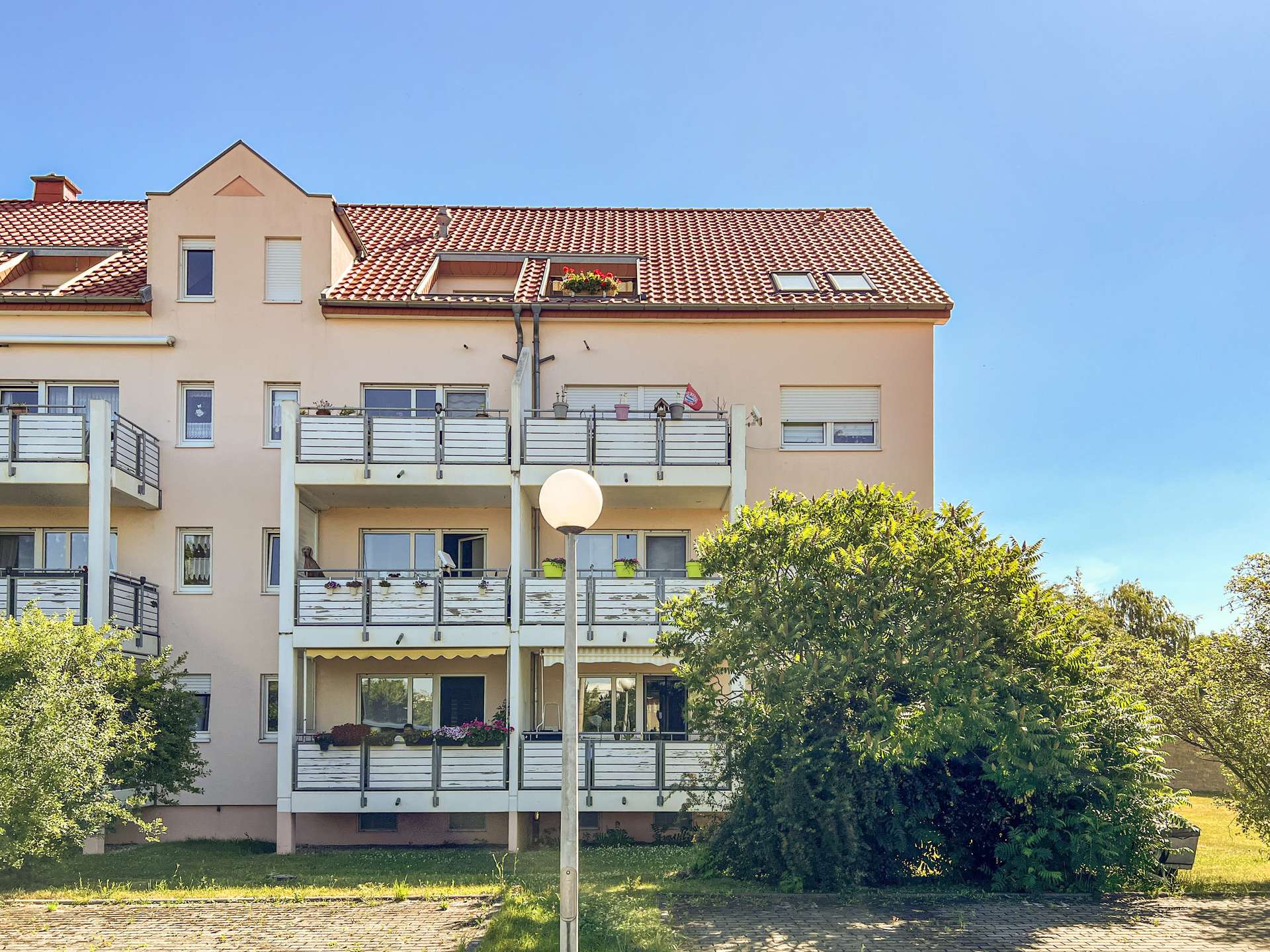 Blick auf die Balkonanlage