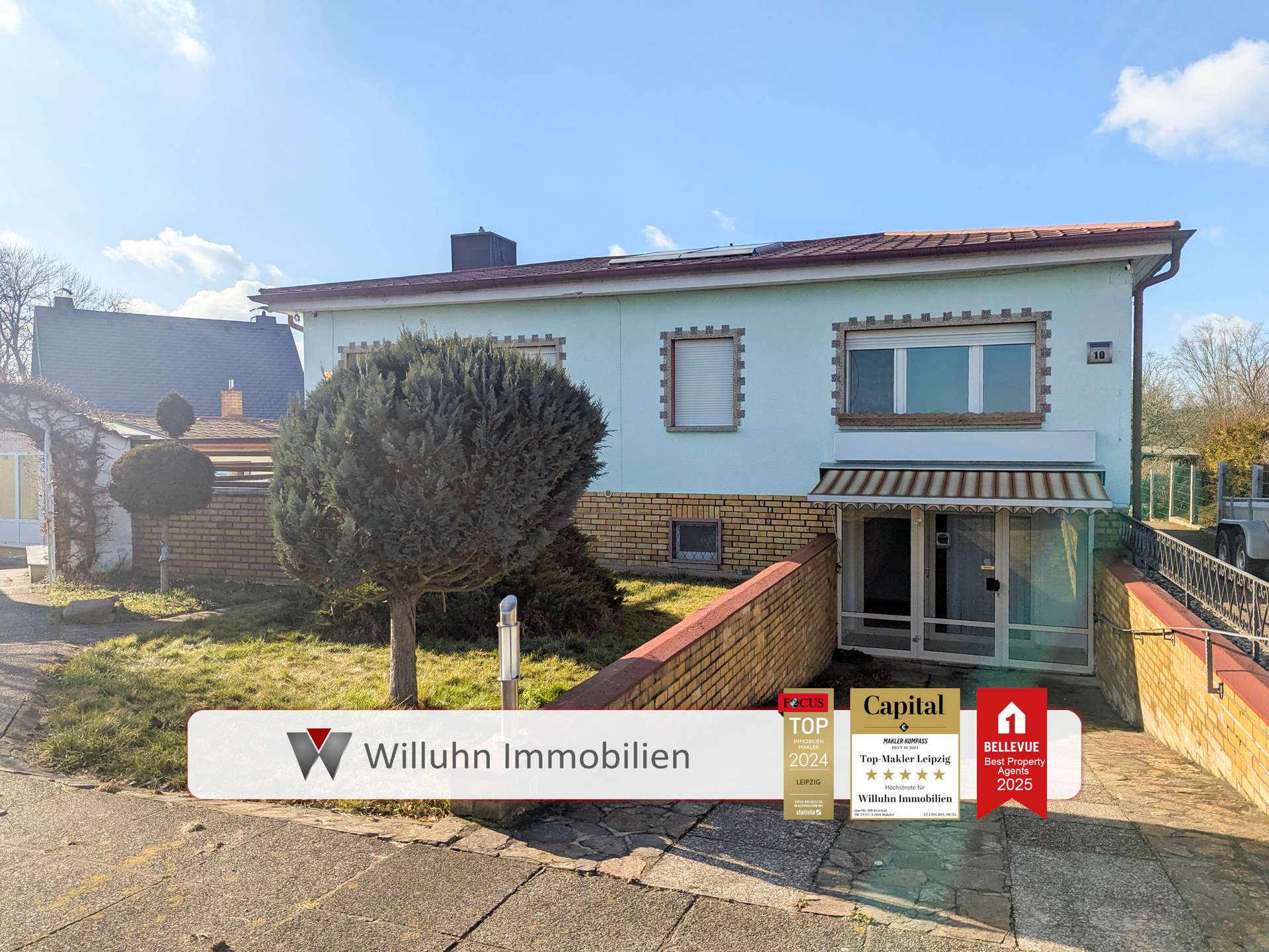 Vorderansicht und Eingang