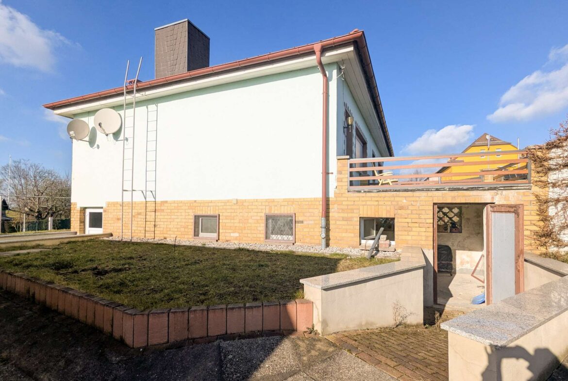 Seitenansicht mit Nebeneingang