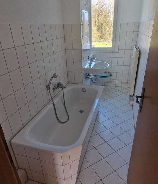 Tageslichtbad mit Badewanne