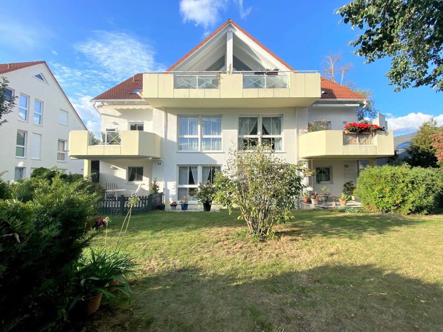 Tolle Balkone und Garten am Haus