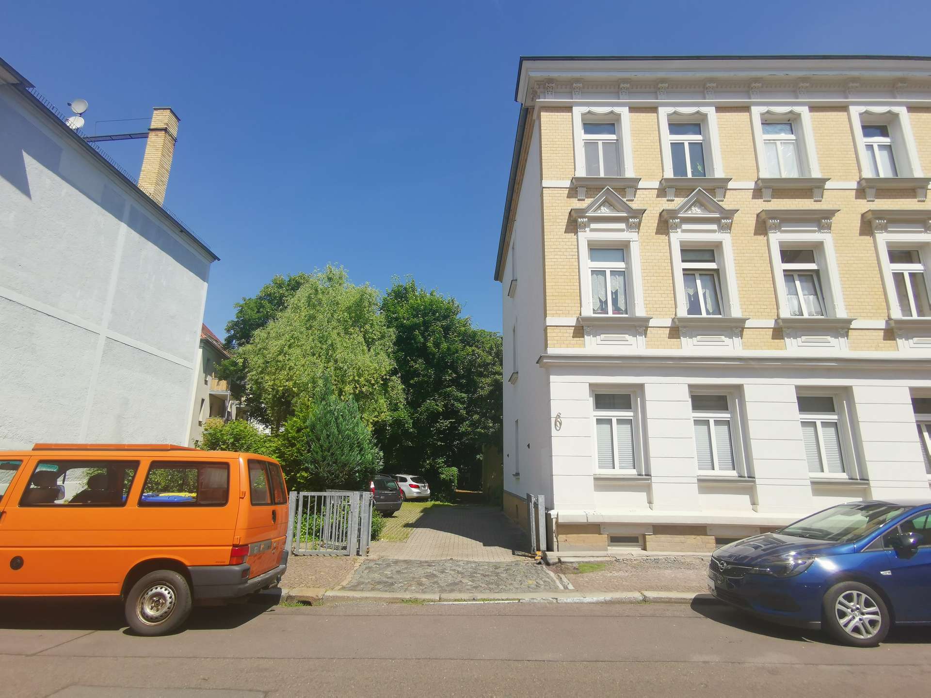 Einfahrtsbereich Stellplätze