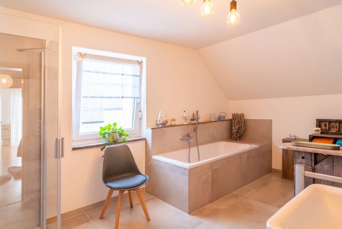 Bad Einfamilienhaus Großpösna