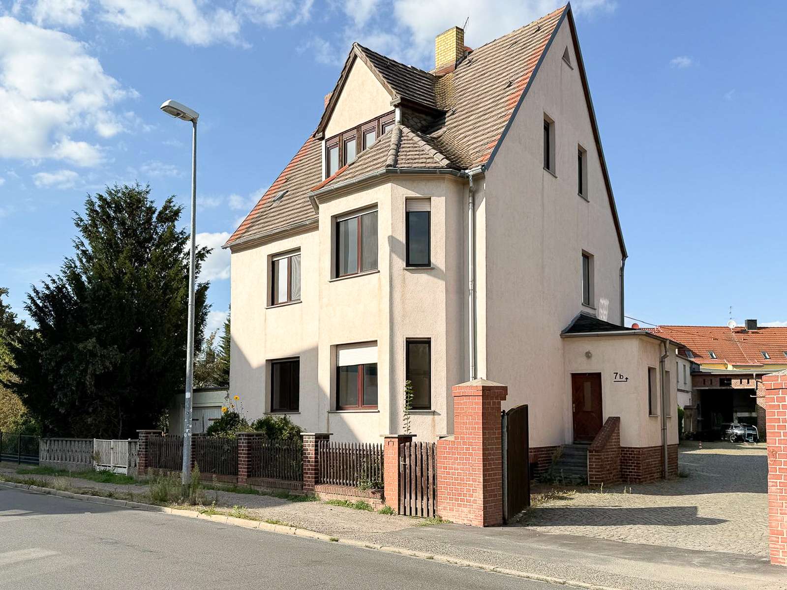 Hausansicht straßenseitig