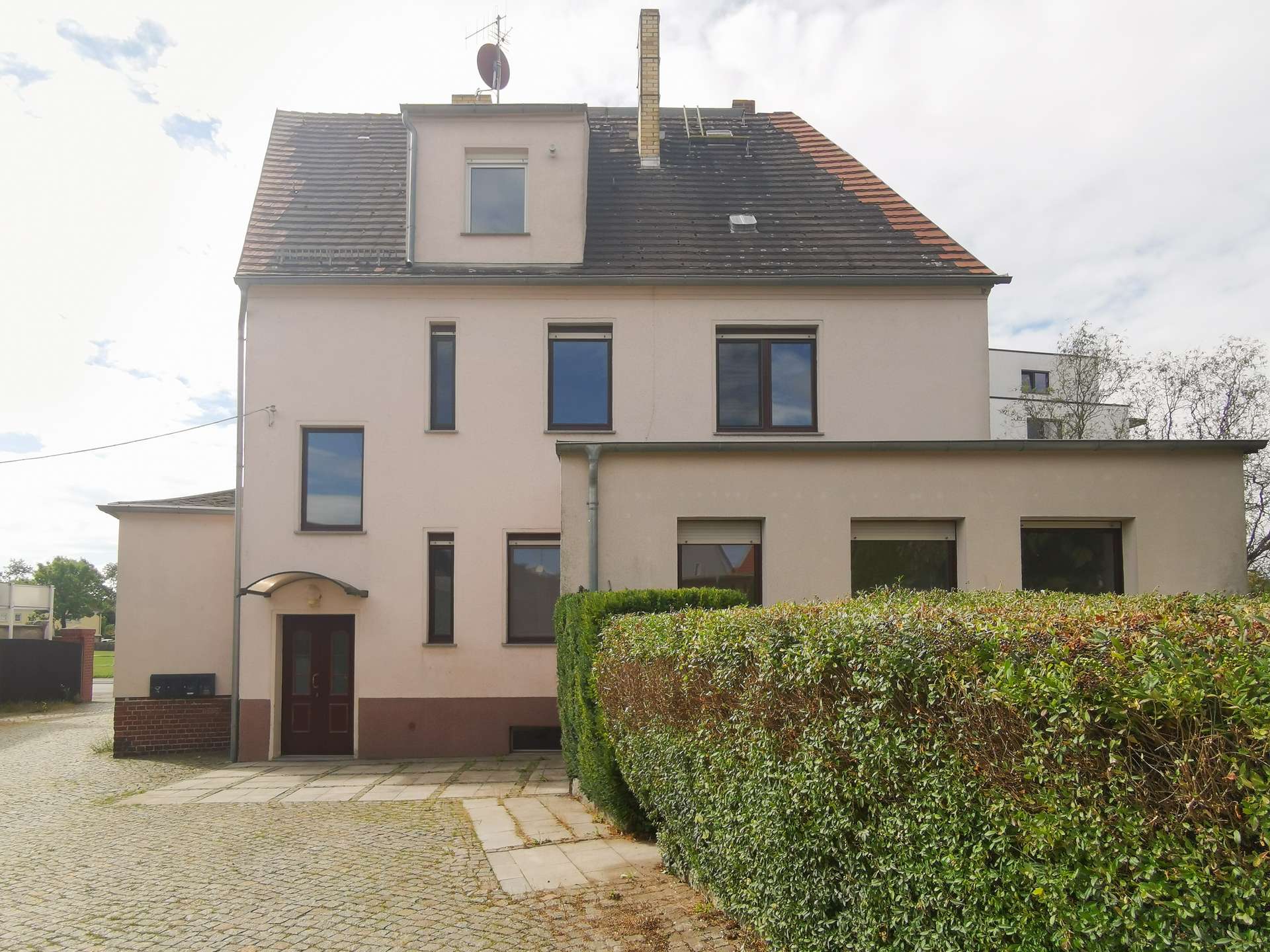 Hausansicht mit Hintereingang