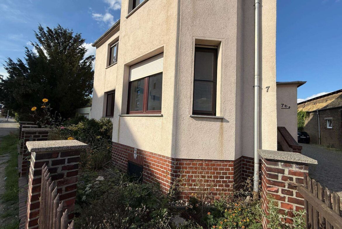 Hausansicht straßenseitig