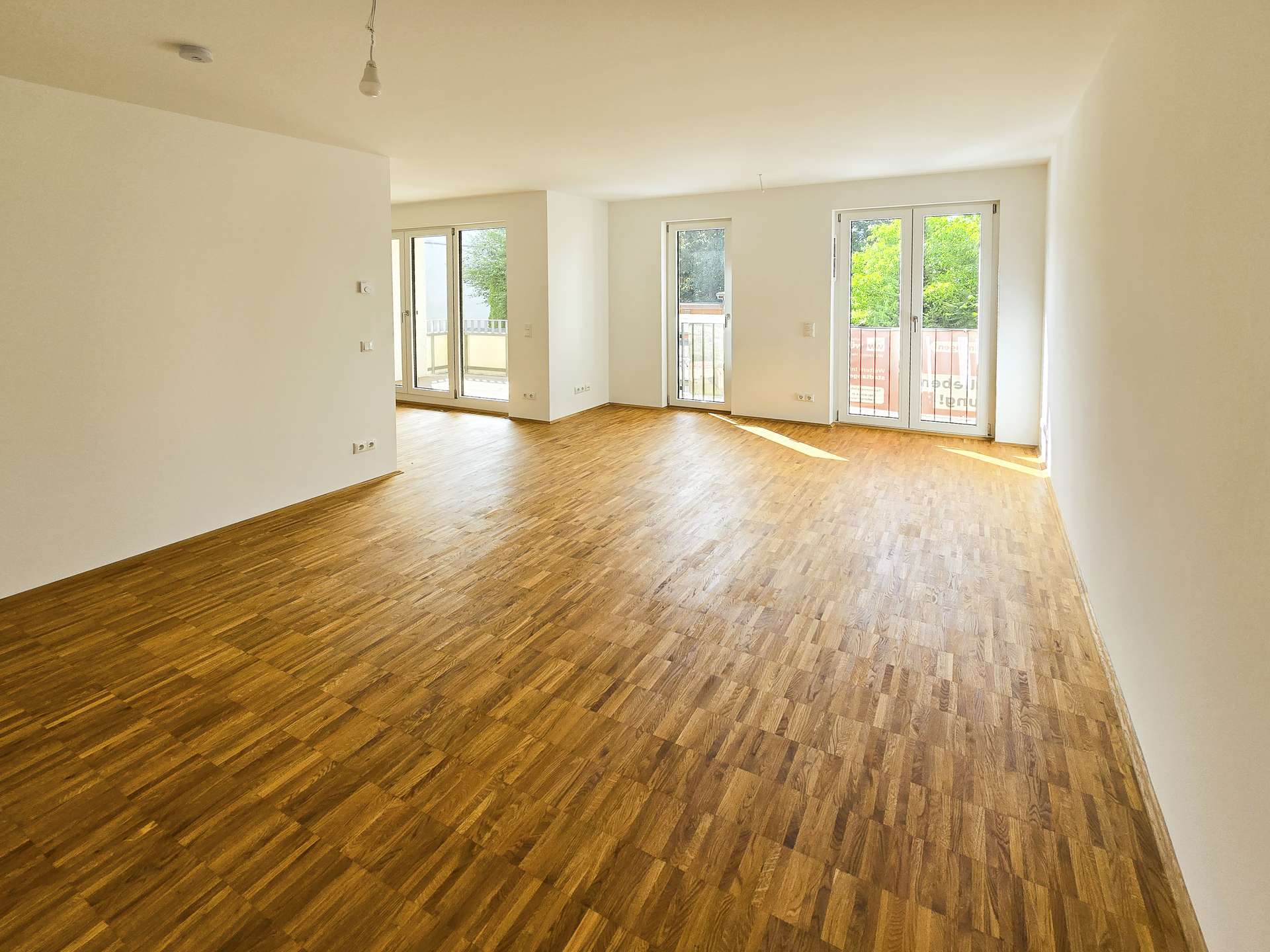 Blick vom Wohnraum zur Küche