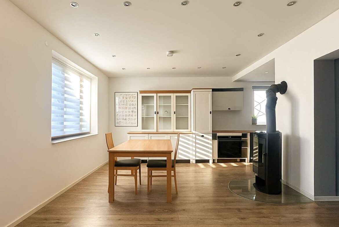 Heller Wohnraum-digital leer