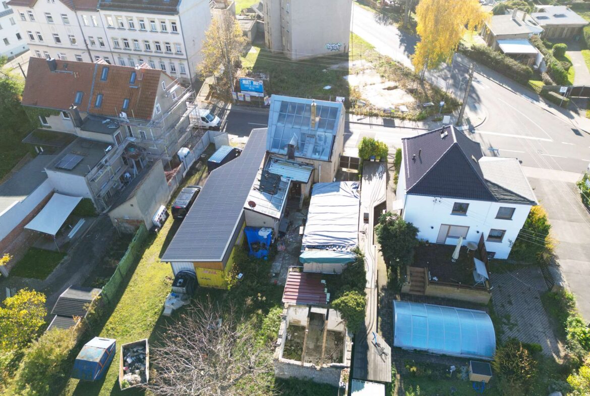 Haus mit Nebengelass