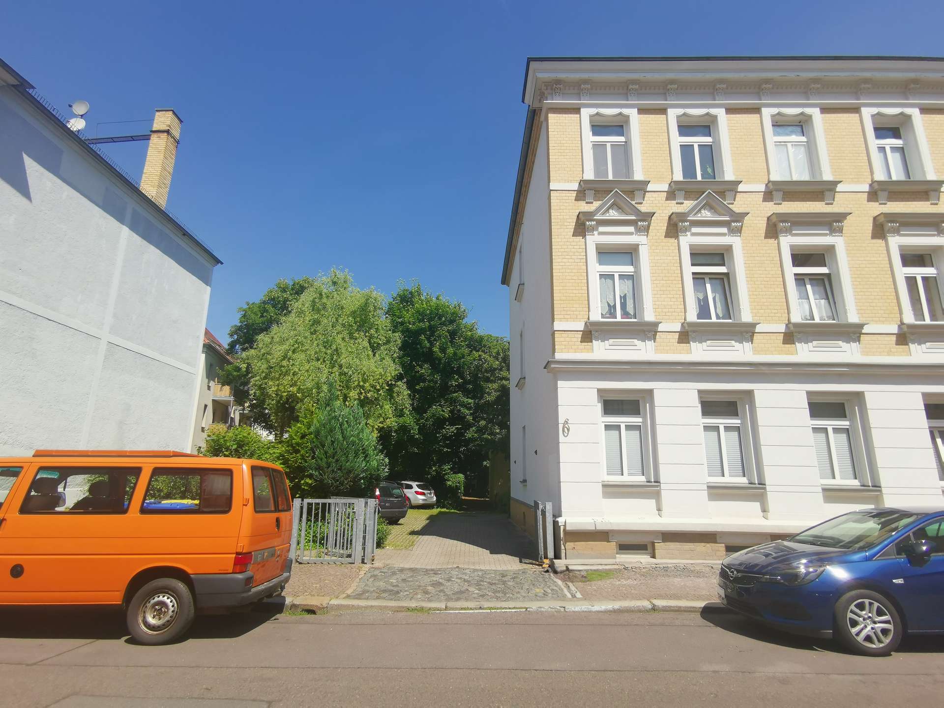 Einfahrtsbereich Stellplätze