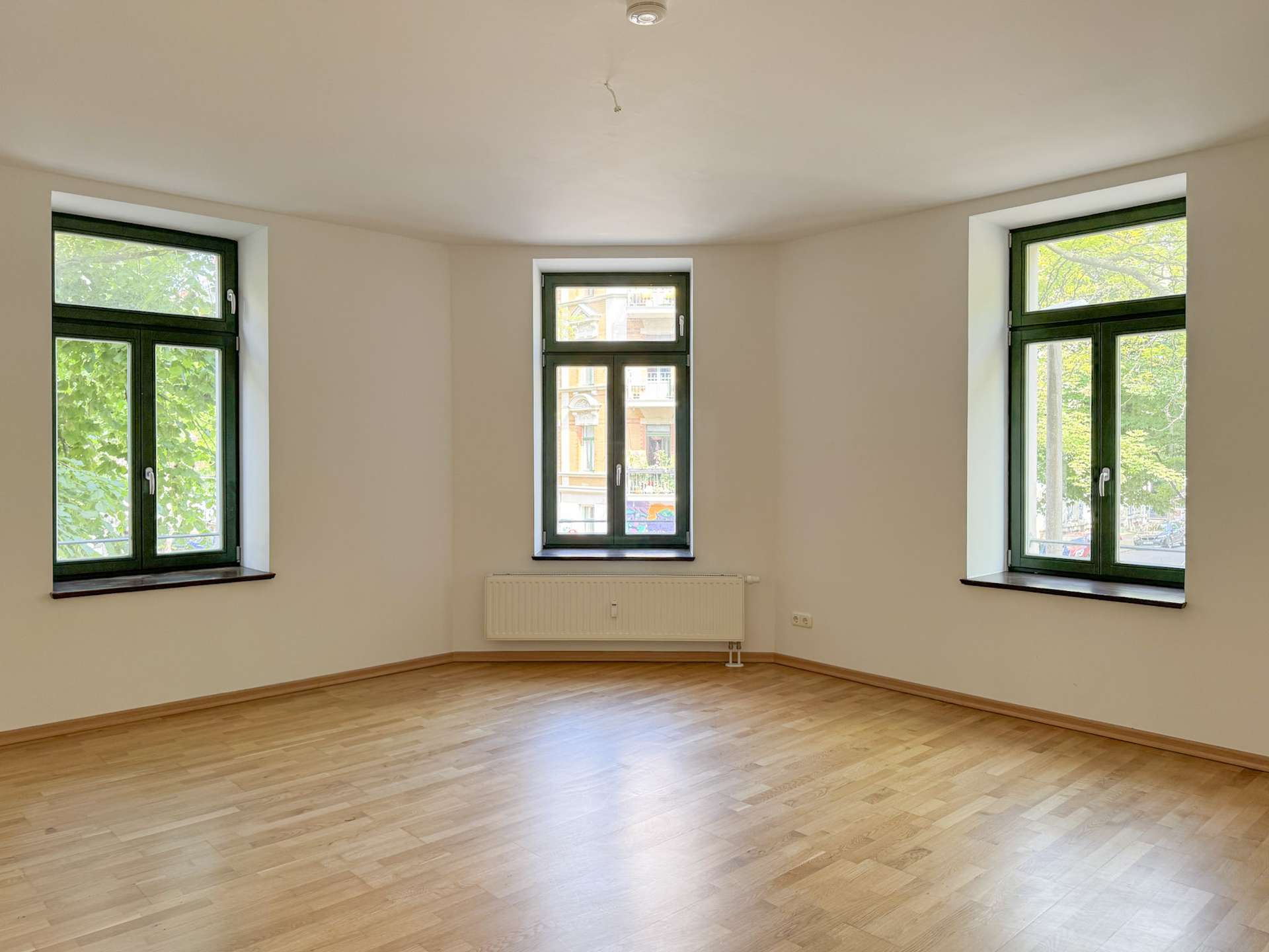 Lichtdurchflutetes Wohnzimmer