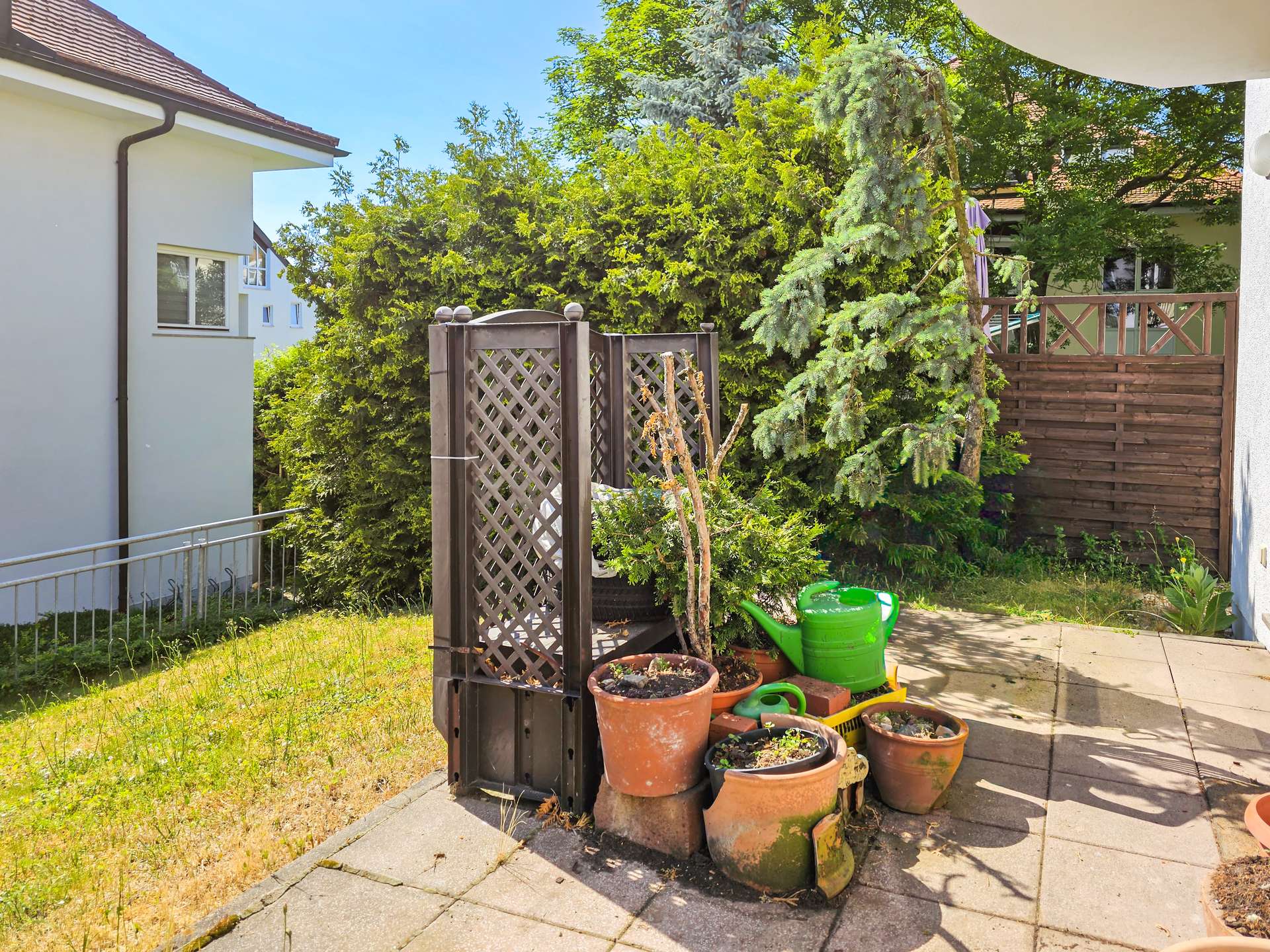Terrasse vor dem Haus