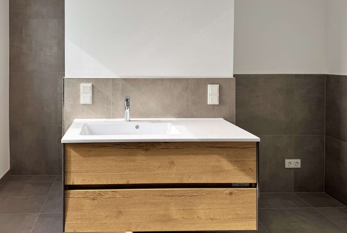 Schönes Waschtischunterschrank