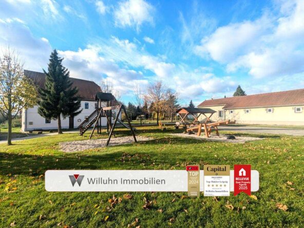 Hausansicht vom Spielplatz aus