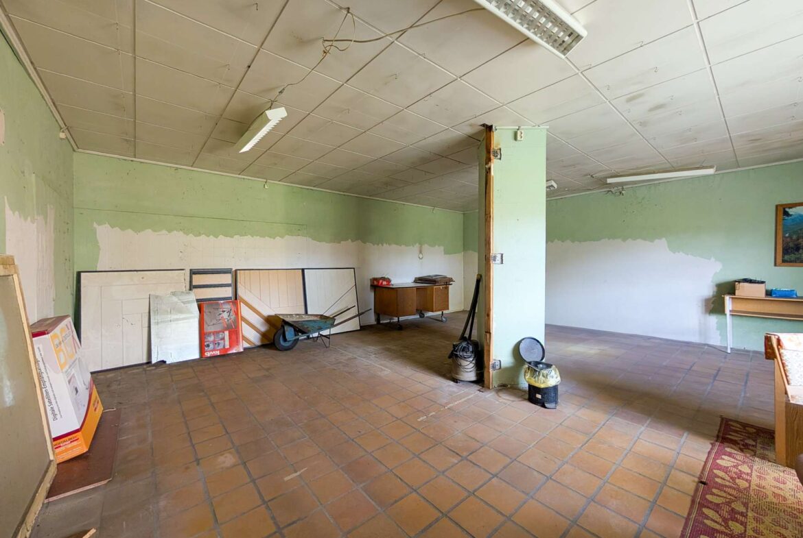 ehemalige Verkaufshalle