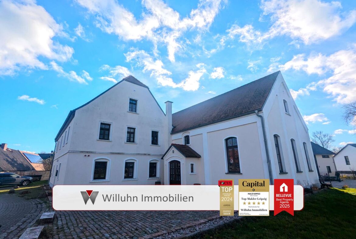 Vorplatz und Eingang