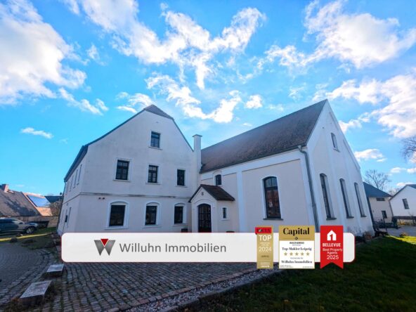 Vorplatz und Eingang