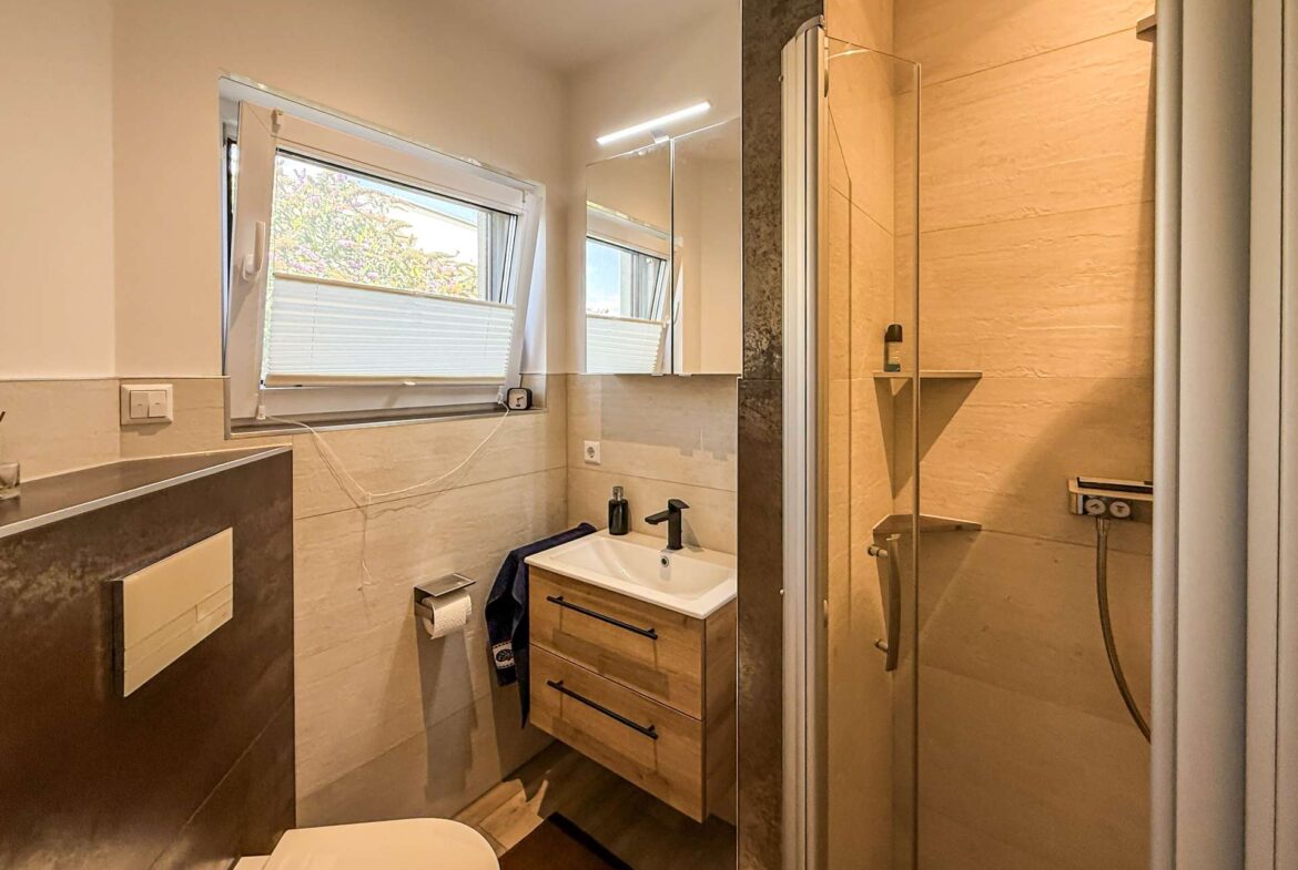 Gäste-Bad mit Dusche