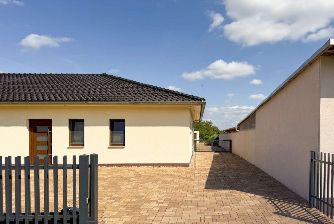 Großzügige Einfahrt