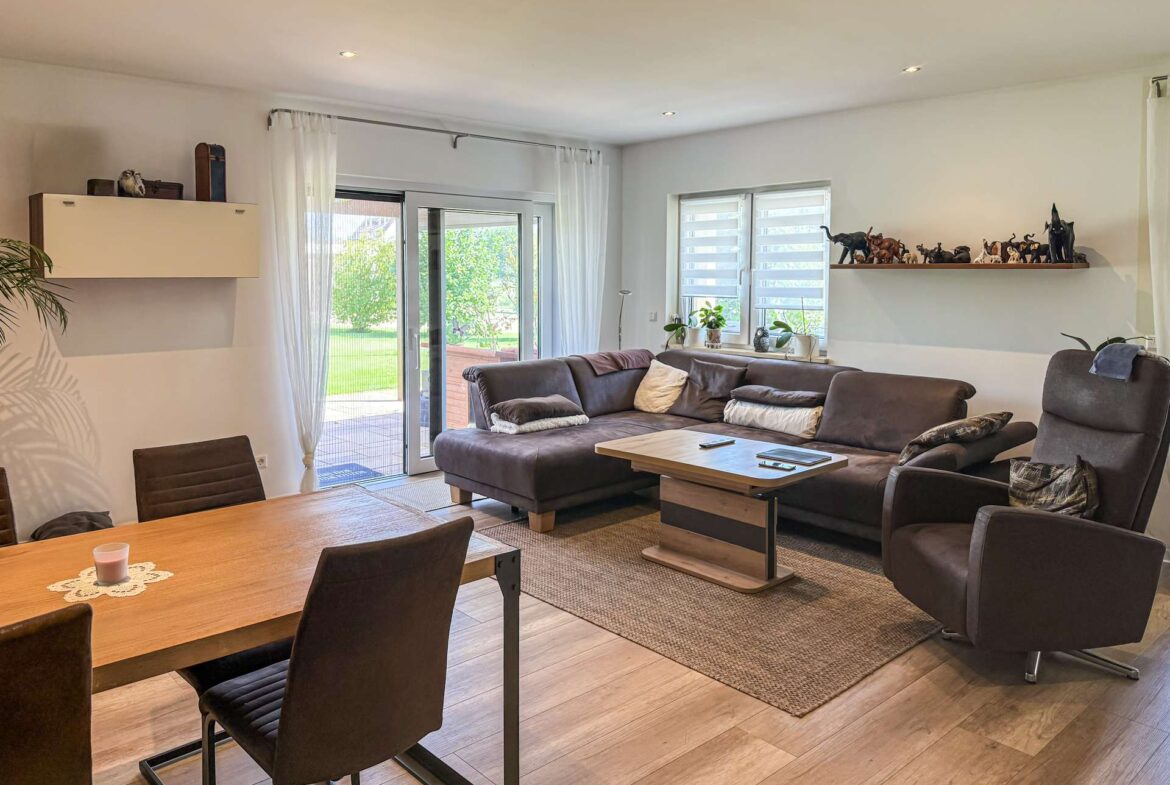 Wohnzimmer mit Terrassenausgang