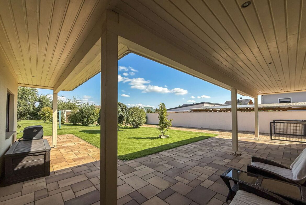 Überdachte Terrasse Einliegerwohnung