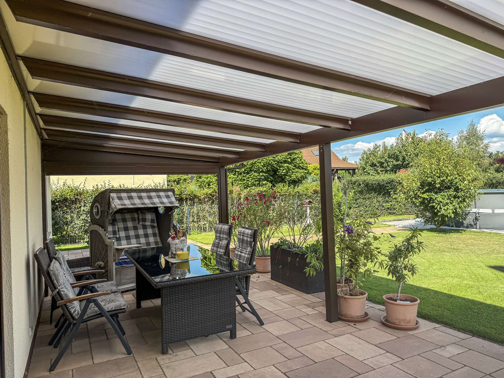 Überdachte Terrasse Haupthaus