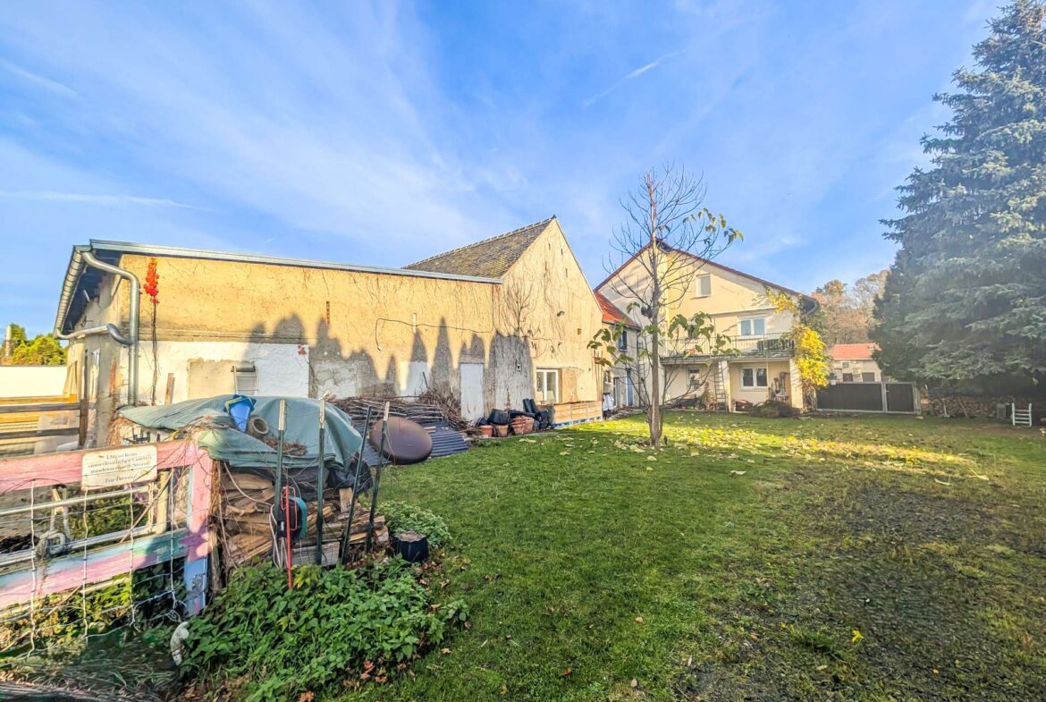 Gebäudeensemble aus dem Garten